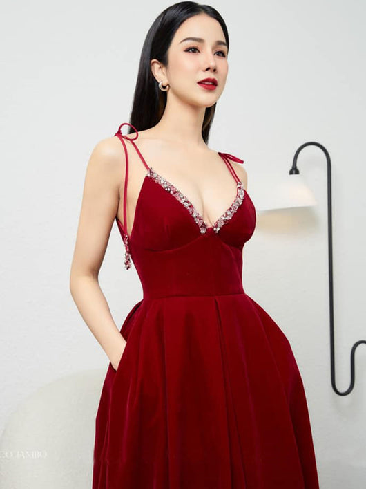 Vestido Princesa Terciopelo Rojo Escote Profundo Espalda Descubierta - Image 10