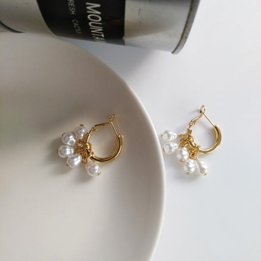Pendientes Elegantes de Perla y Borla