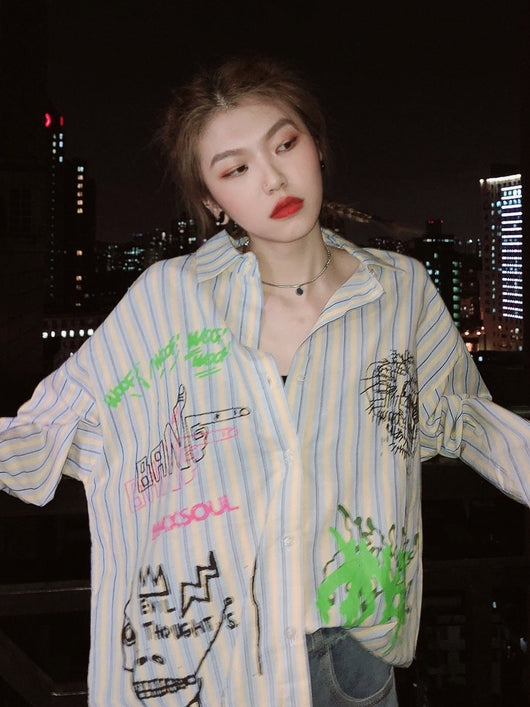 Playera con Letras Graffiti