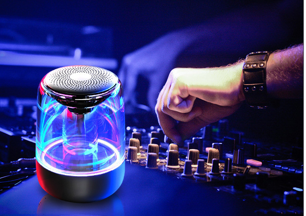 Parlante Bluetooth Portátil con Bajos Potentes y Luces LED Multicolor