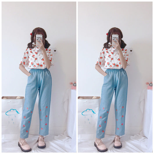 Jeans con Bordado de Fresa - Image 3