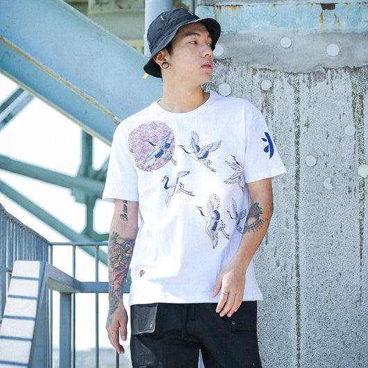 Playera Étnica Corta Estampado Grúa - Image 5