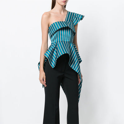 Blusa de Satén Asimétrica con Hombro Descubierto