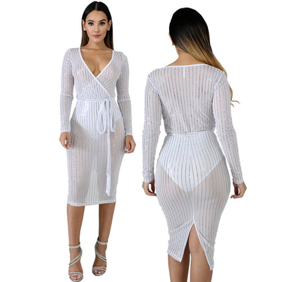 Vestido Escote Profundo con Detalles Perforados - Image 24