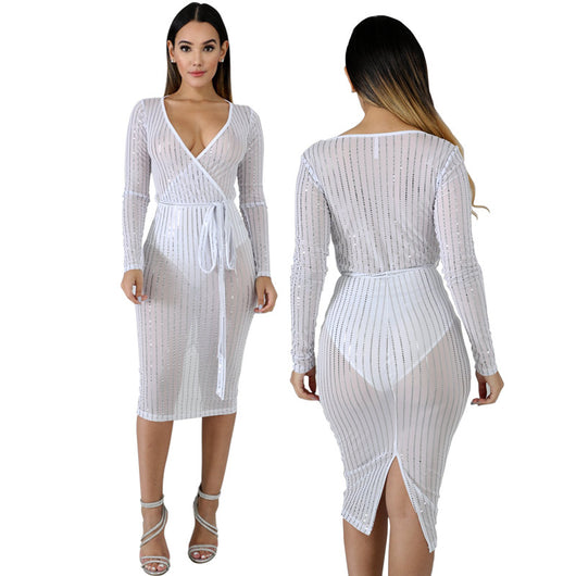 Vestido Escote Profundo con Detalles Perforados - Image 24