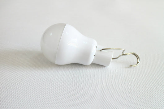 Lámpara LED Solar Portátil para Camping y Emergencias - Image 4