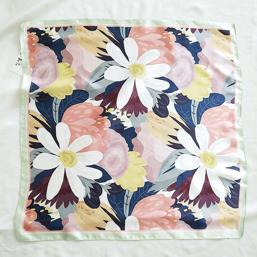 Pañuelo de Seda Vintage Pequeño - Image 10