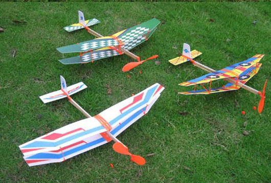 Avión de Alas Dobles Impulsado por Energía Elástica - Image 19