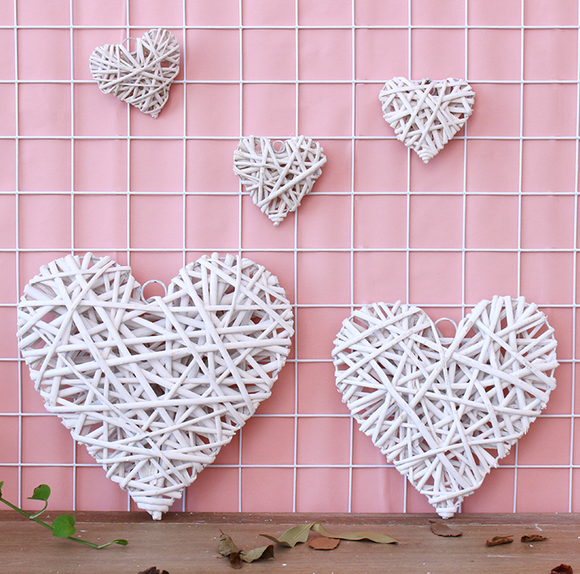 Coronas Colgantes de Corazones Gris y Blanco - Flores Artificiales