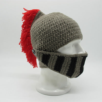 Sombrero Guerrero Tejido a Mano - Diseño Casco Caballero Divertido - Image 2