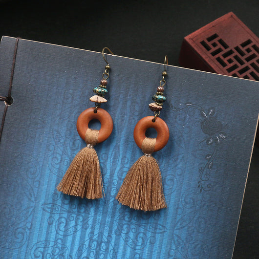 Aretes de Madera con Borla Elegante - Image 3