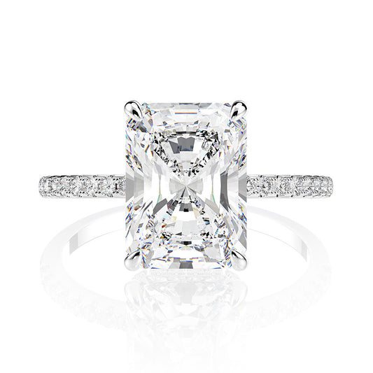 Anillo de Esmeralda Rectangular Tallado con Flor y Punta Redonda
