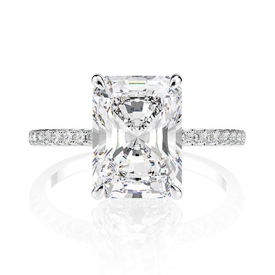 Anillo de Esmeralda Rectangular Tallado con Flor y Punta Redonda