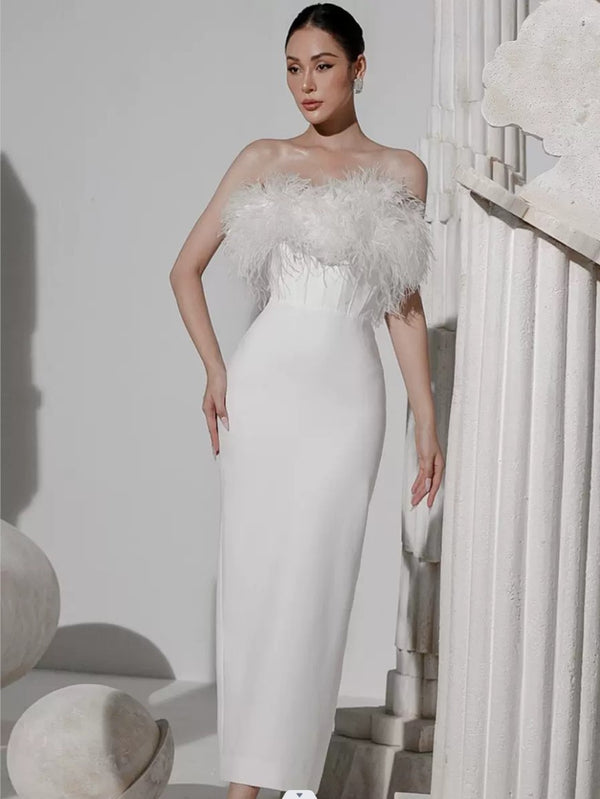 Vestido Envolvente Blanco con Escote Sensual y Detalles de Borlas - Image 4