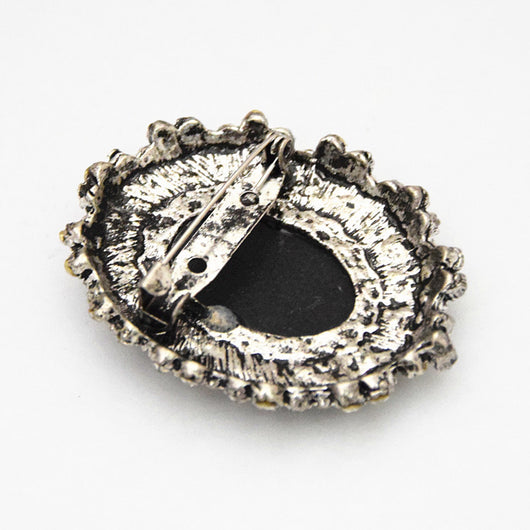 Broche Reina Victoria con Relieve Elegante - Image 5