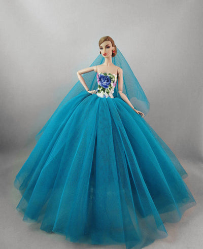Vestido de Novia con Falda Voluminosa y Velo - Image 9