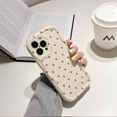 Funda para Celular con Patrón de Corazones Pintados en Crema - Image 6