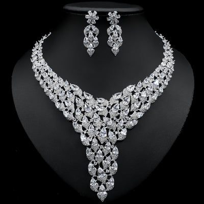 Conjunto de Collar y Aretes de Diamantes Completos con Diseño Exagerado - Image 7