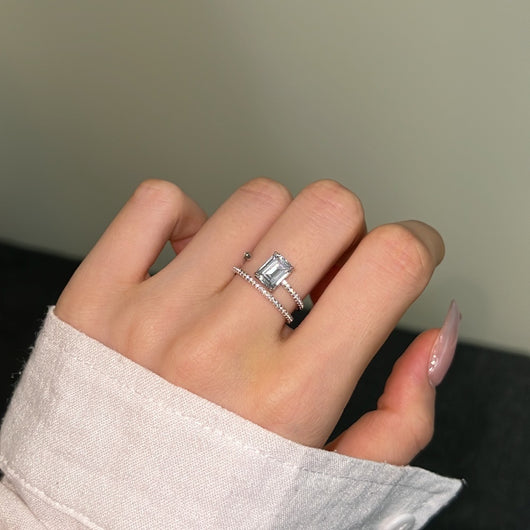 Anillo de Plata 925 con Zirconia Rectangular y Detalles Biselados - Image 22