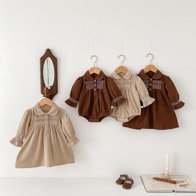 Vestido Enterizo de Pana para Bebé Niña con Diseño Triangular