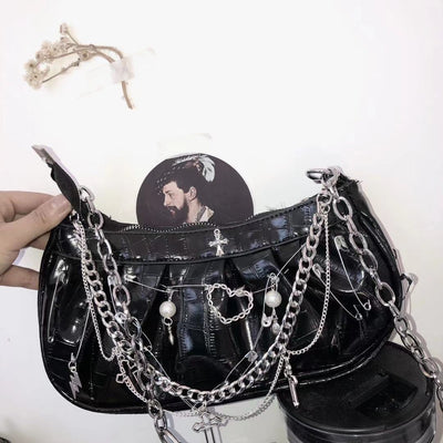 Bolso Bandolera Gótico de Cuero Charol con Diseño Plisado Multiuso - Image 7