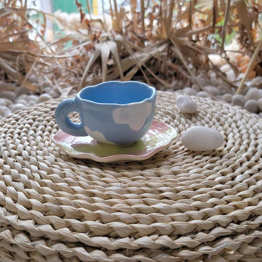 Taza de Café con Plato Decorado a Mano: Cielo Azul y Nubes Blancas - Image 4