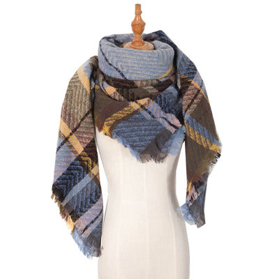 Chal Triangular Escocés para Otoño e Invierno - Amplio y Versátil - Image 6