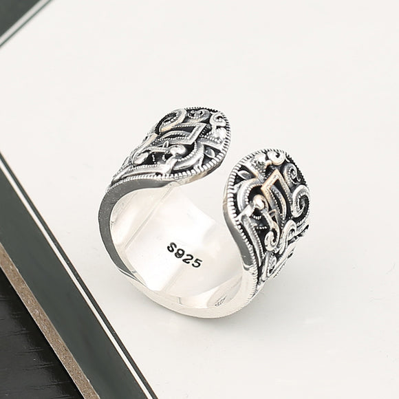 Anillo de Plata con Patrones Grabados y Diseño Vintage