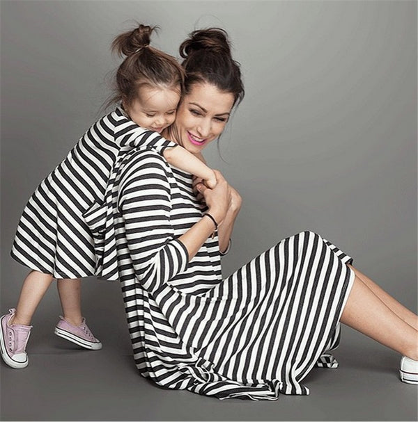 Vestidos a Juego Mamá e Hija con Rayas - Conjunto Familiar Coordinado