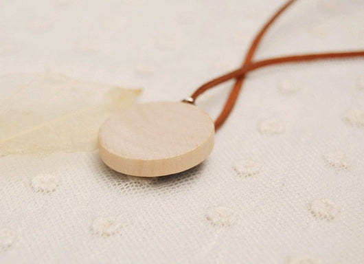 Collar de Venado en Madera y Vidrio Artesanal - Image 3