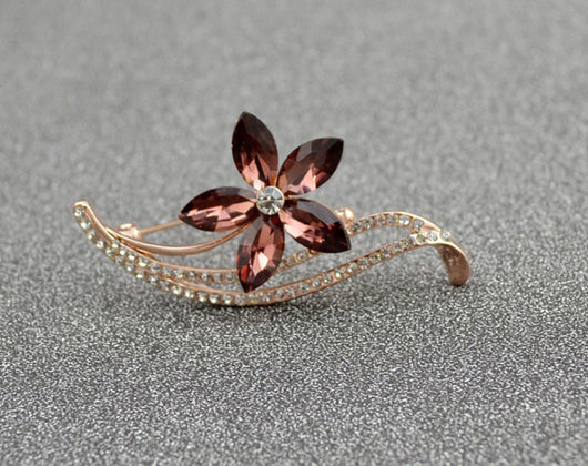Broche de Cristal Flor de Cinco Pétalos - Image 3