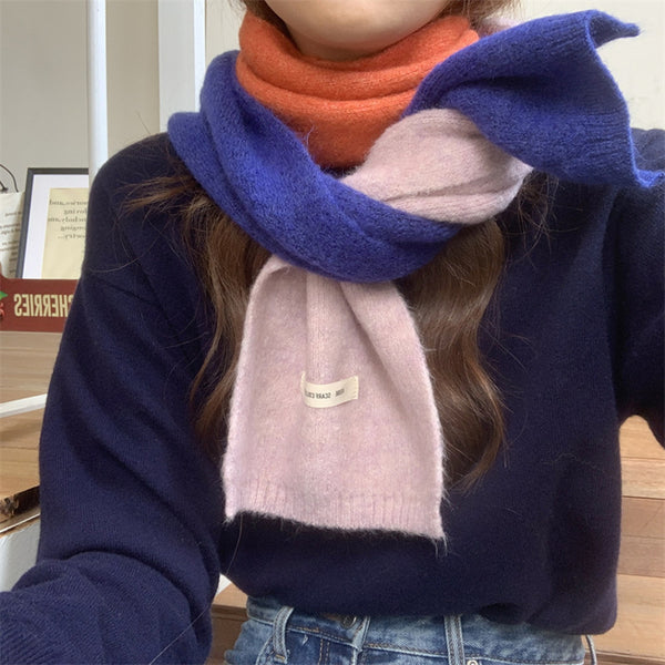 Bufanda de Lana Blanca con Detalles en Contraste - Versátil y Elegante