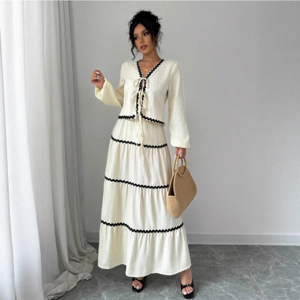 Conjunto Elegante con Blusa de Encaje y Falda Plisada con Mangas Farol - Image 6