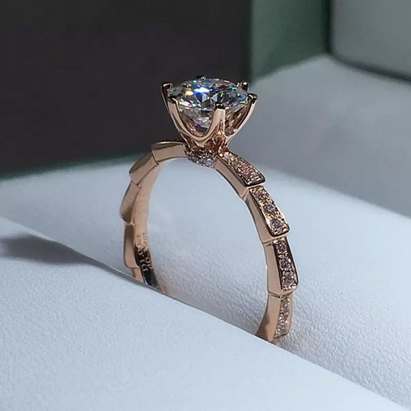 Anillo de Pareja Moissanita Diseño Serpiente Seis Garras - Image 3