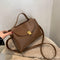 Bolso Bandolera de Cuero con Solapa Asimétrica