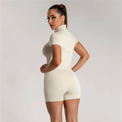 Jumpsuit Corto Femenino con Escote Redondo y Cierre - Image 14