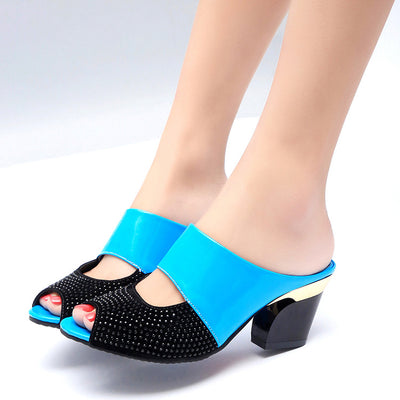 Sandalias de Tacón Cuadrado con Detalles de Strass en Charol - Image 3