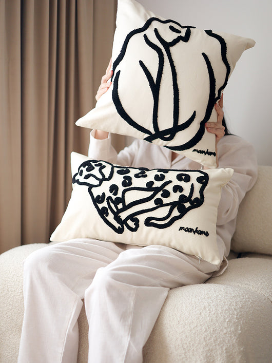 Funda de Almohada Nordic con Bordado de Líneas Blancas y Negras - Image 2