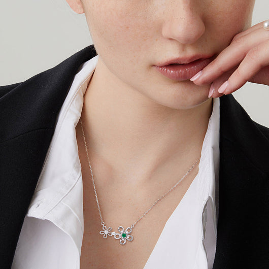 Collar de Plata S925 con Colgante Esmeralda - Diseño Floral Elegante para Toda la Familia - Image 2