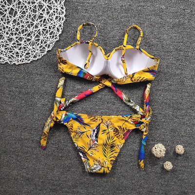 Traje de Baño con Estampado Dinámico y Tirantes Ajustables - Image 2
