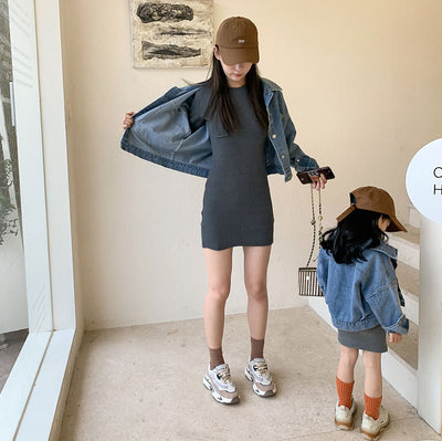 Woman and child in matching outfits: light blue denim jackets and dark gray knitted mini dresses, with baseball caps and sneakers. - Image 6