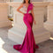 Vestido Ajustado con Detalles de Plumas y Cintura Alta