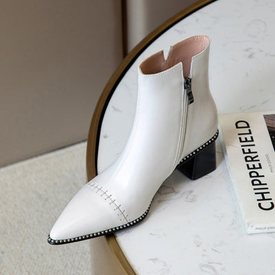 Botas Martin de Tacón Alto con Detalles Metálicos - Diseño Minimalista en Tonos Nude - Image 3