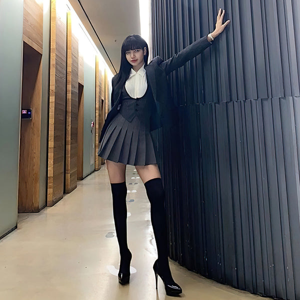 Conjunto de Tres Piezas Estilo K-pop: Blazer, Chaleco y Falda Plisada