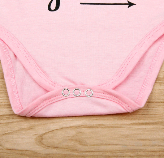 Pijama Divertido para Bebé - Diseño Humorístico 'Ese Olor Viene de Papá' - Image 4