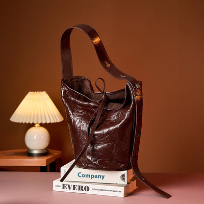 Bolso Bucket de Cuero con Patrón Texturizado y Asa Cruzada - Image 4