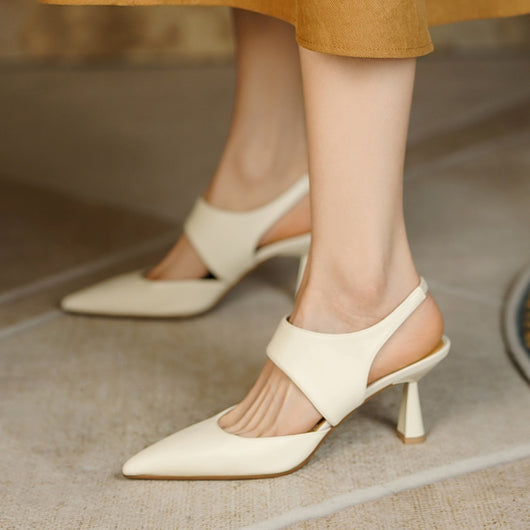 Zapatos Stiletto Puntiagudos con Detalles Calados - Elegancia Profesional