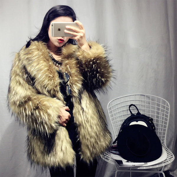 Abrigo Largo de Invierno Estilo Coreano con Cuello Solapa y Detalles de Piel de Zorro