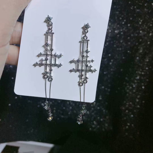Aretes de Plata con Líneas Geométricas Cruzadas - Diseño Minimalista Versátil - Image 5