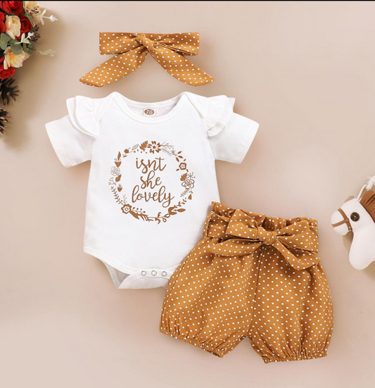 Conjunto de Tres Piezas para Niños con Shorts y Gorra